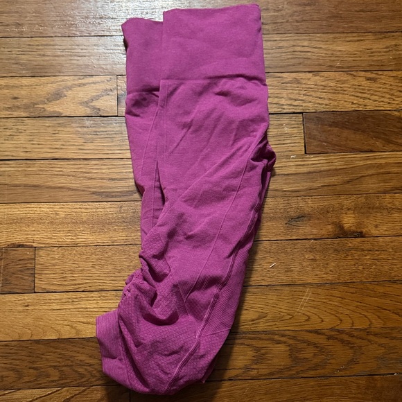 lululemon athletica Magenta below the knee Leggings - Picture 4 of 4